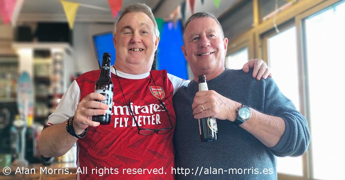 Alan Morris and Alan Bond in La Playa Bar.